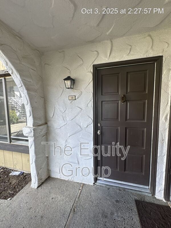 Primary Photo - 1418 S Crowe St
