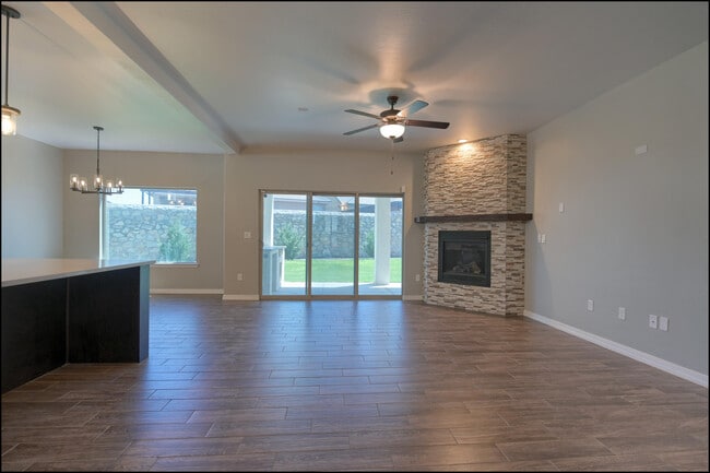 Building Photo - 2166 Enchanted Crst Dr