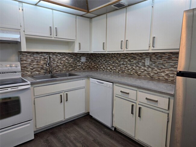 Building Photo - 14150 SW 84th St