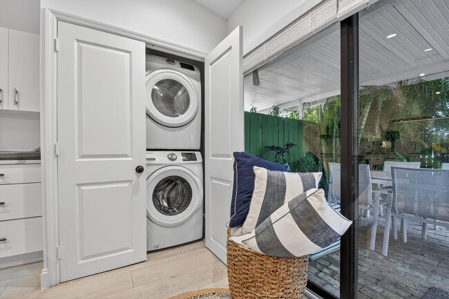 Building Photo - 2904 Spanish Trail