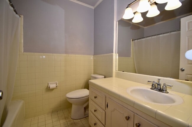 Building Photo - Spacious 4 bedroom 3 bathroom home with large yard and 2 car garage