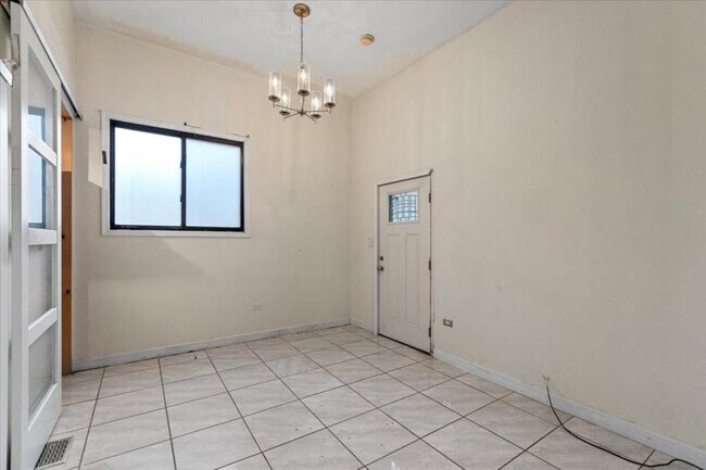 Building Photo - 2 bedroom in Chicago IL 60607