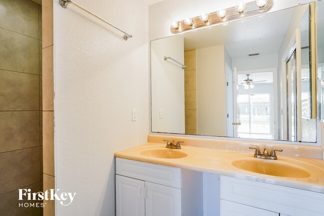 Building Photo - 1222 SW 15th St