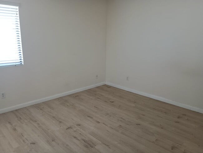 Building Photo - 2BR/1.5BA Condo in the heart of Oceanside