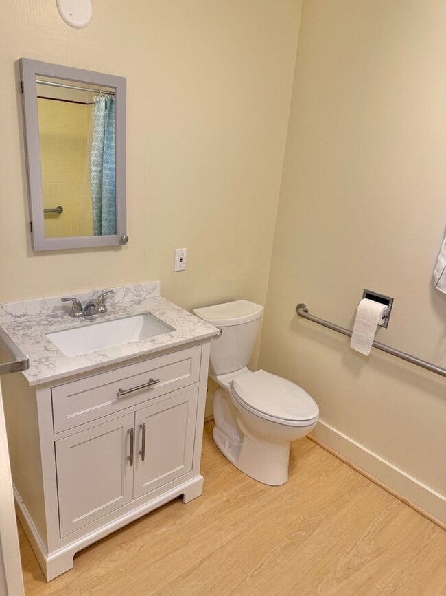 Building Photo - Newly Upgraded 3 Bedroom / 2 Bathroom - Ma...