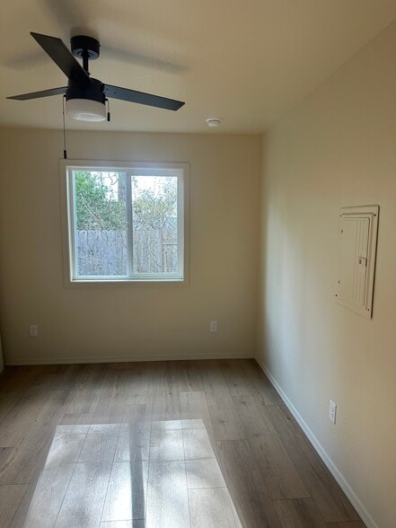 Building Photo - 117 C St