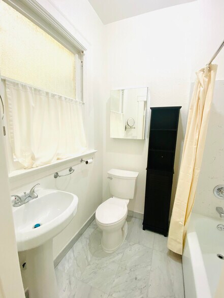 Building Photo - 1732 Grant Ave