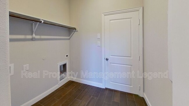 Building Photo - 6117 Horsetail Dr