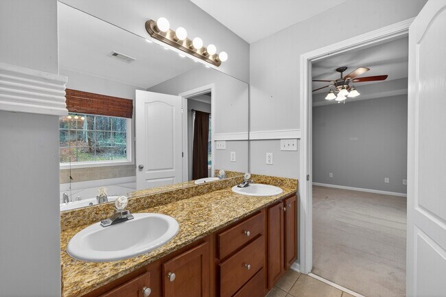 Building Photo - 155 W River Bend Dr