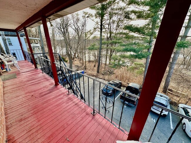 Building Photo - 260 River St