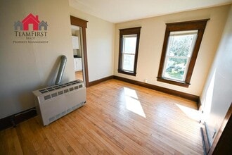 Building Photo - 205 N Maple St