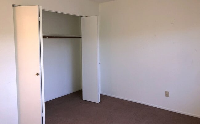 Building Photo - Canyon Shadows Great 2+2!