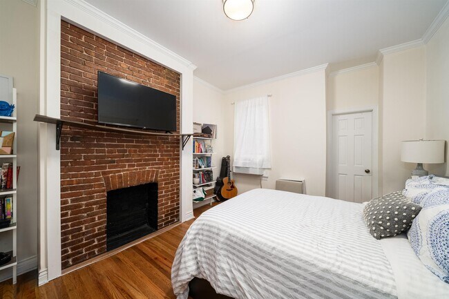 Building Photo - 264 9th St