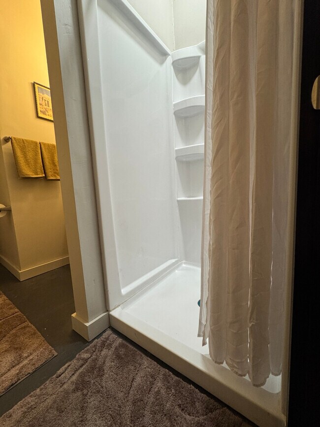 Building Photo - 2632 Wellington Rd