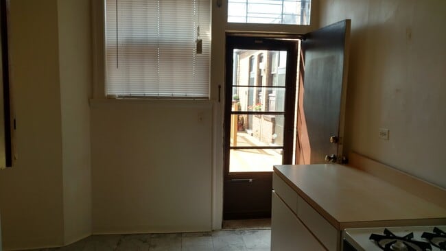 Building Photo - Sunny Lincoln Square