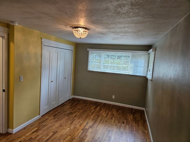 Building Photo - Beautiful 3BD/2BA Home In Hayden Bridge Area