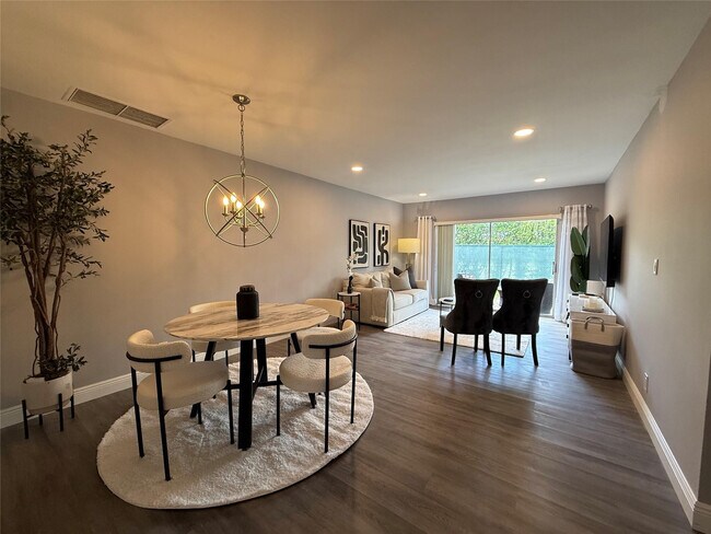 Building Photo - 20862 Vinesta Cir