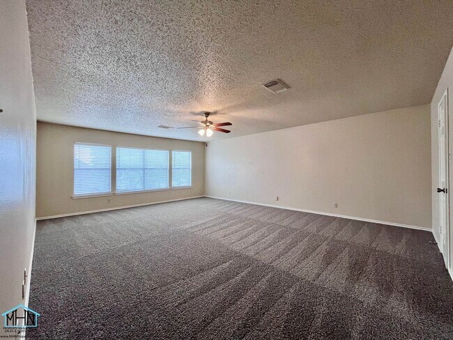 Building Photo - 8143 Chestnut Manor Dr