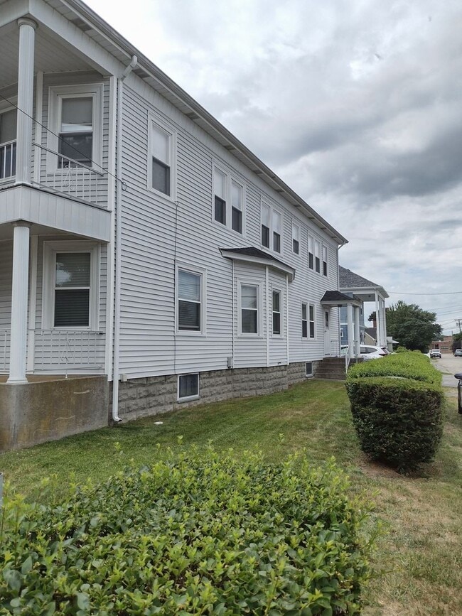 Building Photo - Pawtucket/Darlington – Large Two Bed - $1,450