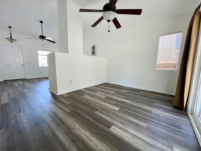 Building Photo - 42859 Masonic Dr