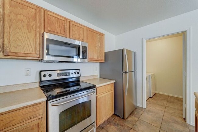 Building Photo - READY TO VIEW NOW! Spacious 3 Bed 2 Bath home in the Estrella Neighborhood