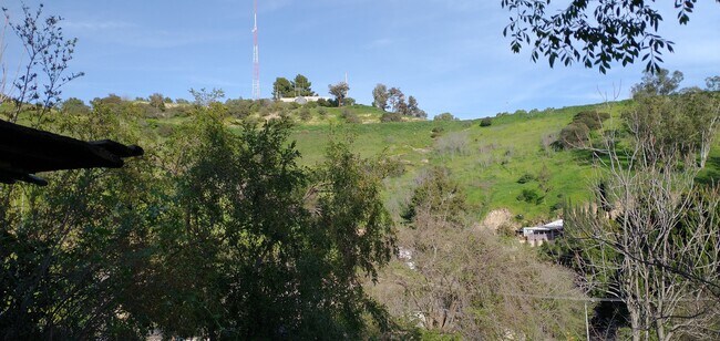 Hillside View - 3214 Johnston St