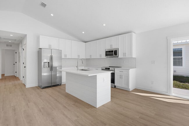 Building Photo - 988 W 9th St