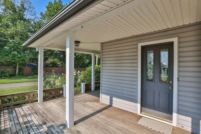 Building Photo - 476 Compton Rd