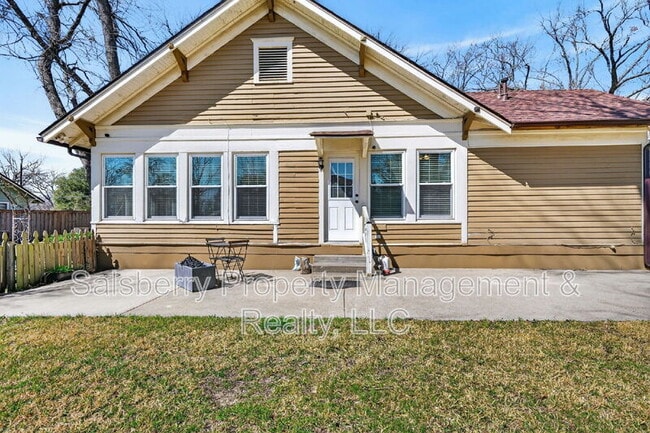 Building Photo - 212 N Grand Ave