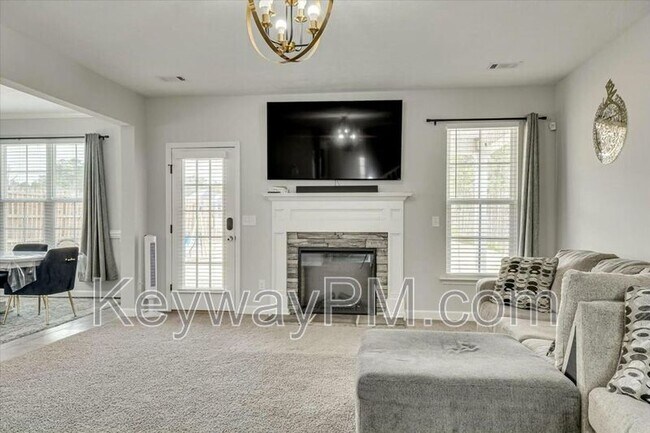 Building Photo - 1044 Mulford Lp