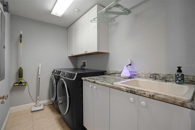 Building Photo - 14041 Bellagio Way