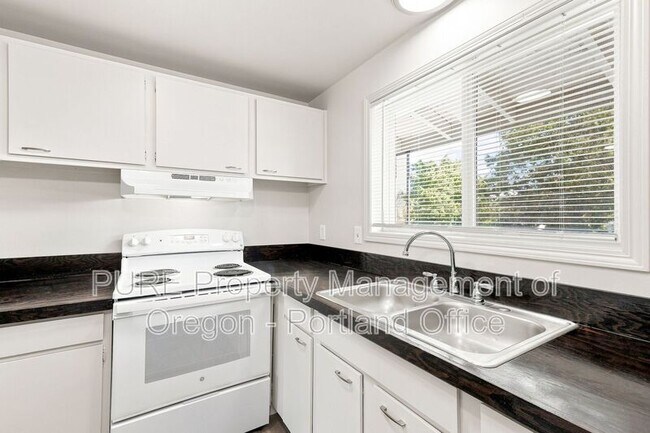 Building Photo - 18411 E Burnside St