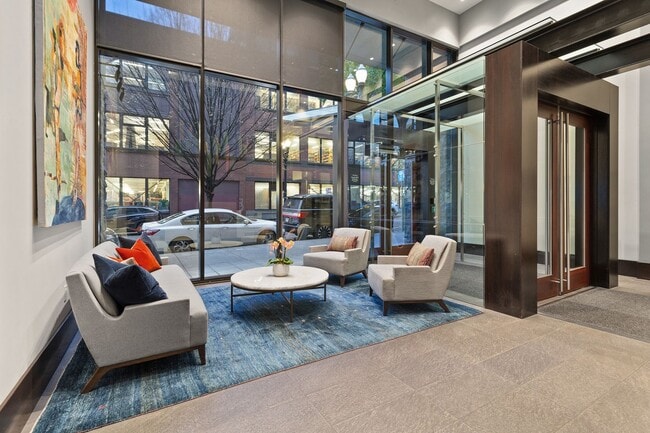 Building Photo - Exquisite 1BD/1.5BTH Condo Unit in the Pea...