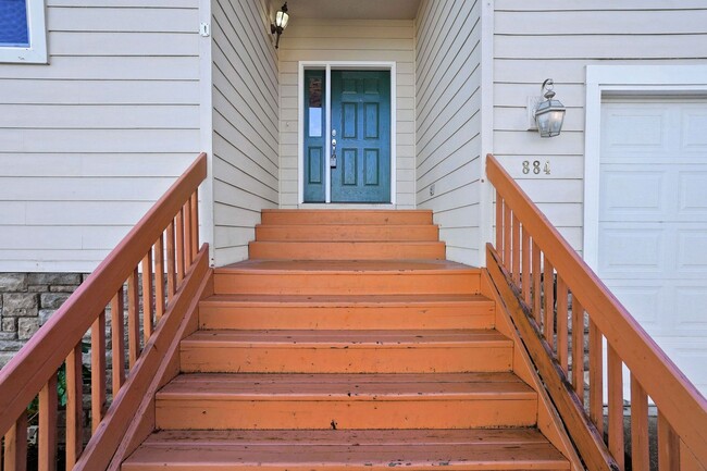 Building Photo - 4Bd/2.5Ba Two Story House - Available Soon!