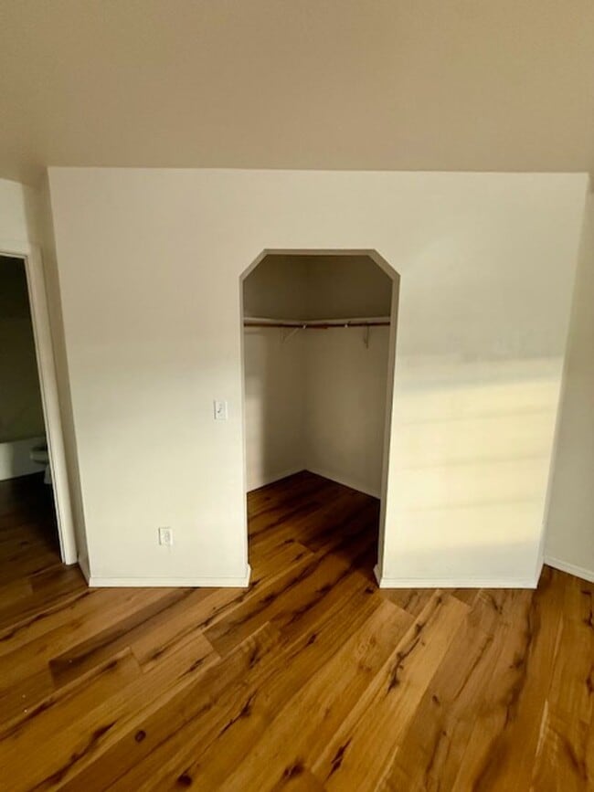 Building Photo - 3 Bedroom 2 Bathroom Pet Friendly-Belgrade