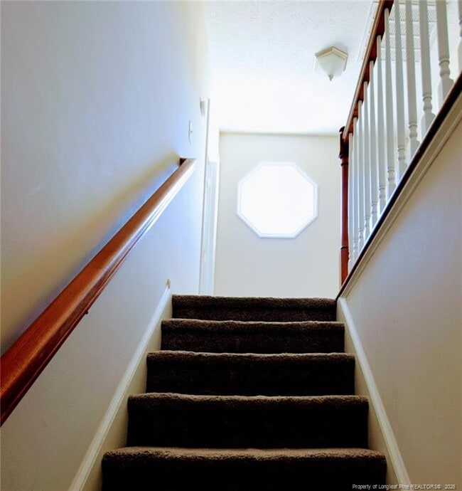 Building Photo - 328 Roundtree Dr