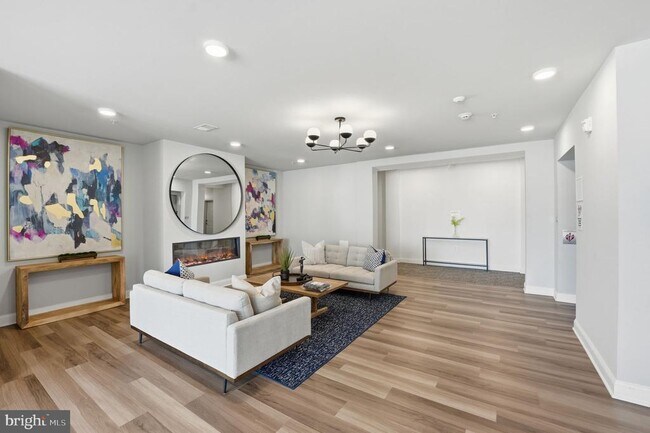 Building Photo - 13970 Englefield Dr