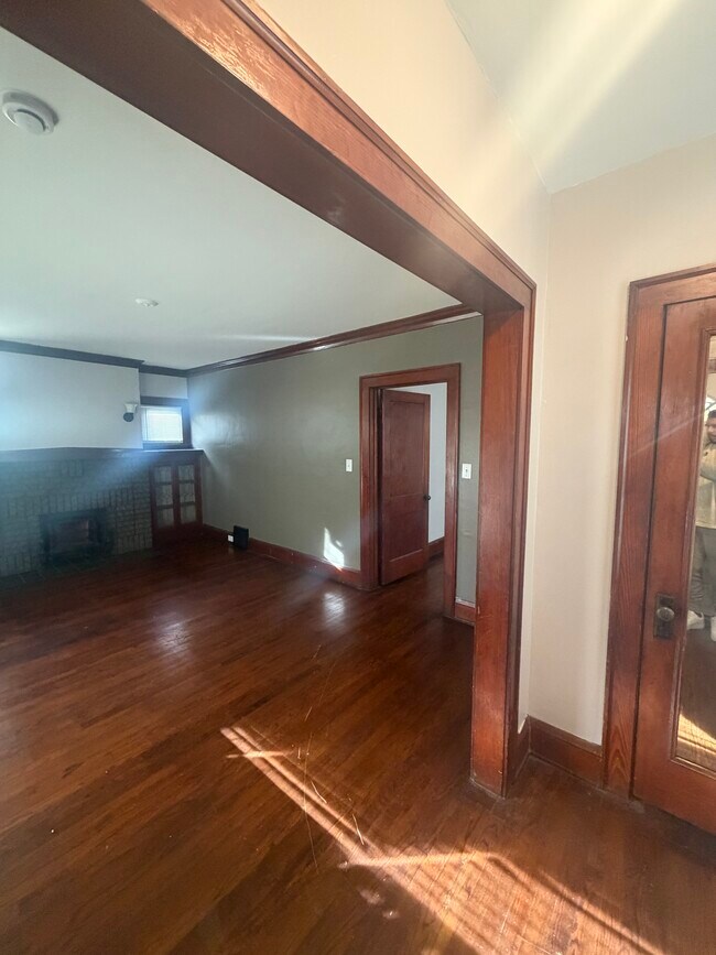 Building Photo - 3611 E 103rd St