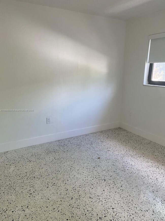 Building Photo - 1484 NW 15th Ave