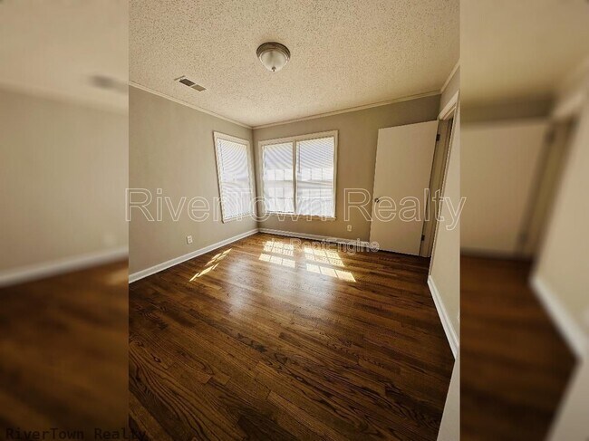 Building Photo - 2176 Vollintine Ave