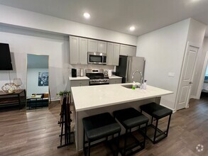 Building Photo - Luxurious 3-Bedroom Apartment in Powelton ...