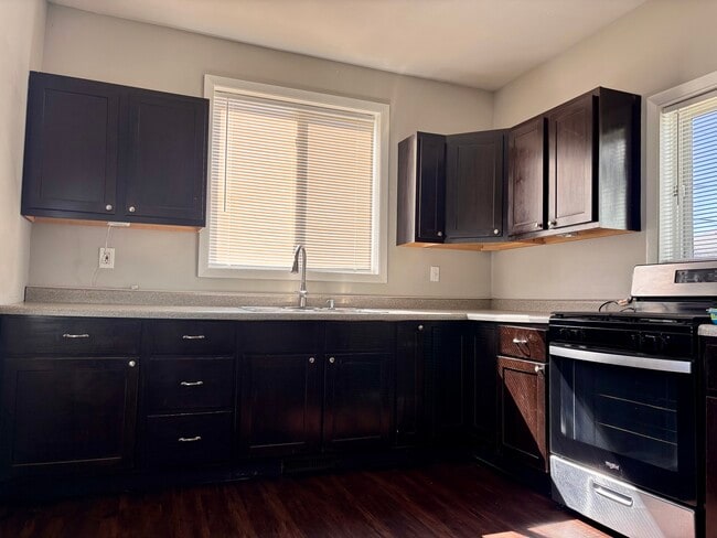 Building Photo - 620 Oneida St