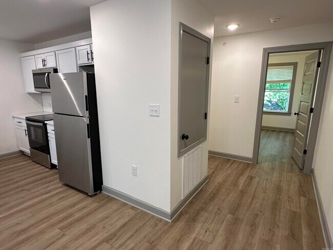 Building Photo - 501-Apt9 E 21st St