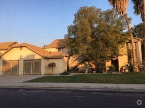 Building Photo - Addorable 2 BD 1 BA SW Apt with Coin opera...