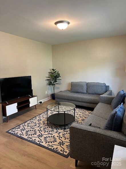 Building Photo - 1415 Vancouver Dr