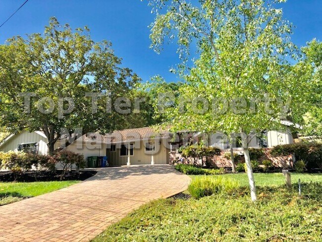 Building Photo - Very nice 4 Bed/3 Bath/2,145 Sqft House in West Danville available 6/15 for Lease!