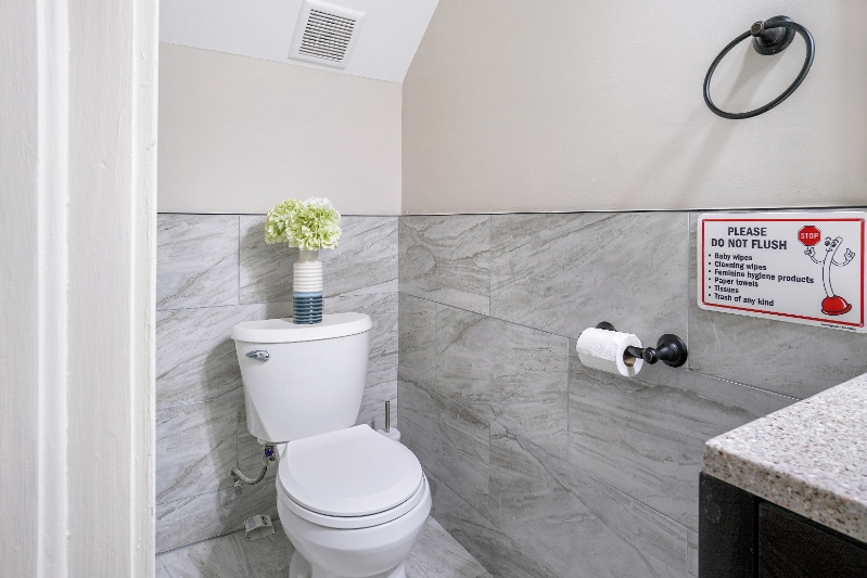 Building Photo - 146 E Fairview Ave