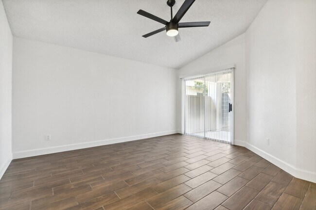 Building Photo - 3 Bedroom home with large backyard!