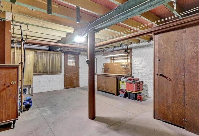 Building Photo - 853 Joslin St SE