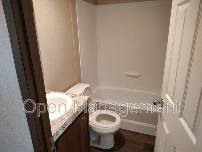 Building Photo - 24 Erin Ln